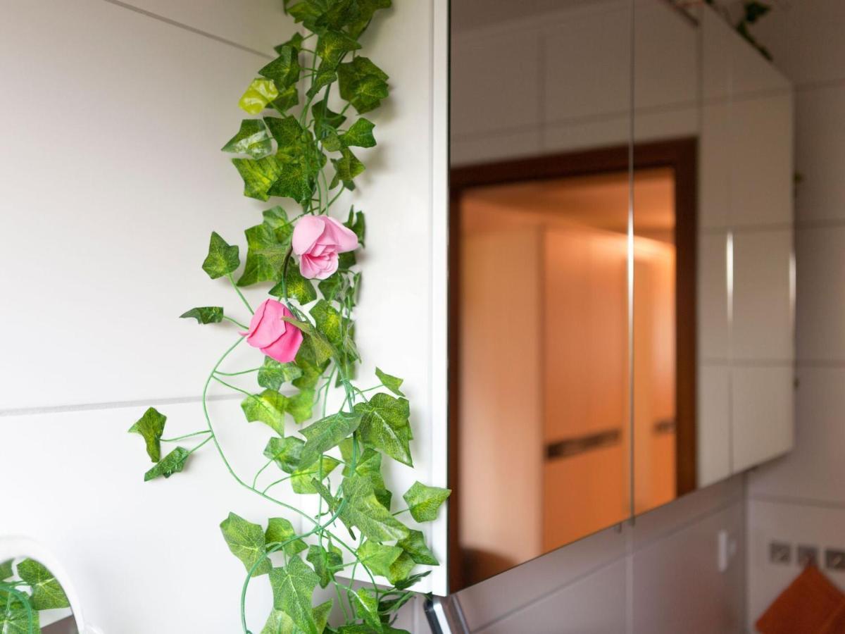 Sunny Flat In Bad Driburg With Garden Apartment Exterior foto