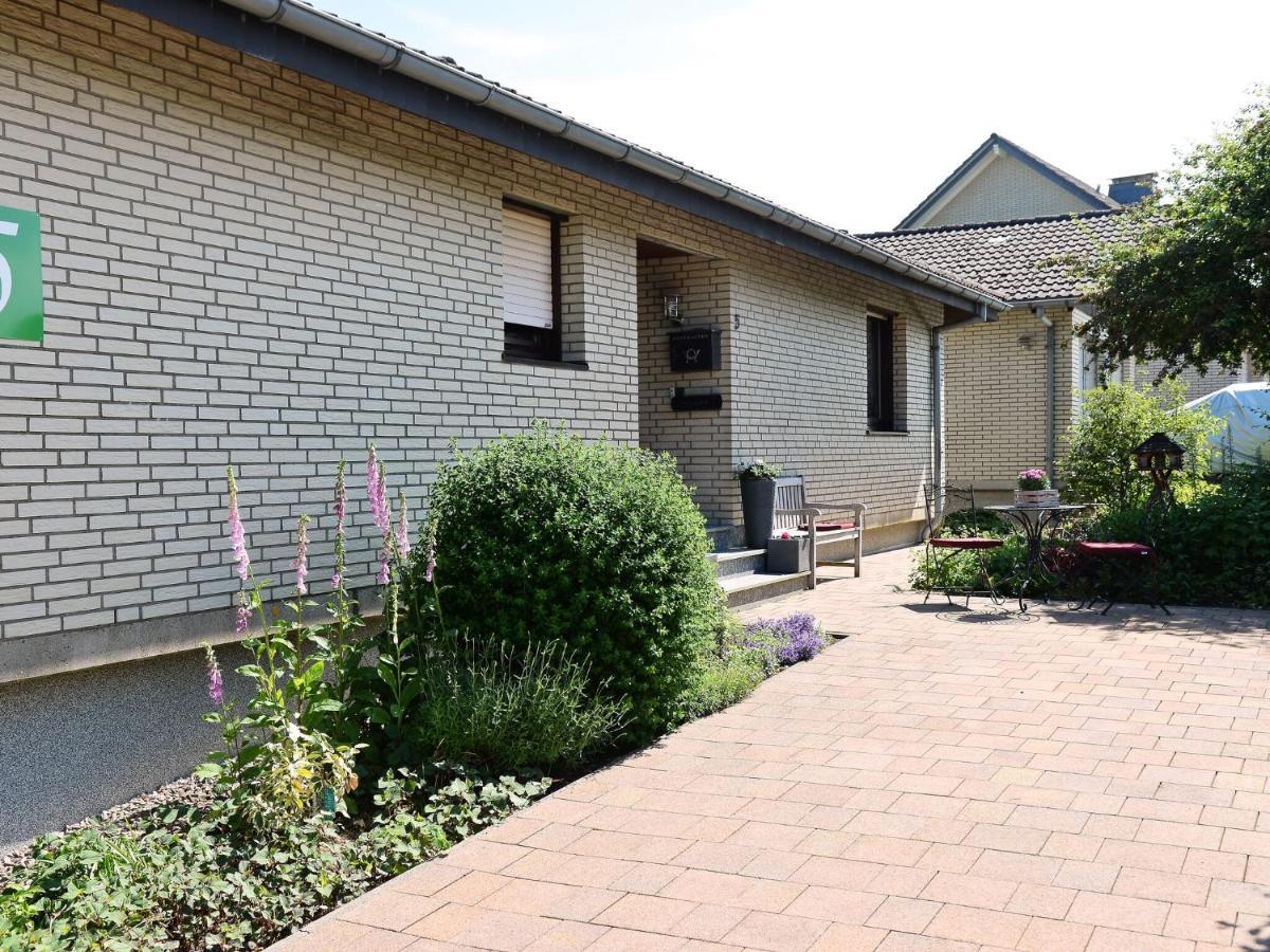 Sunny Flat In Bad Driburg With Garden Apartment Exterior foto